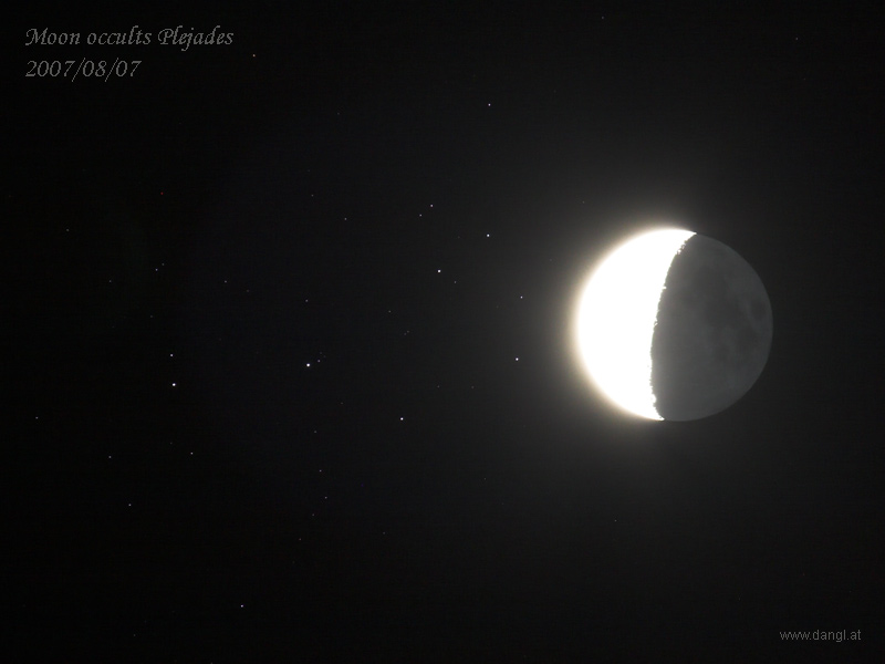 Der Erdmond und der Sternhaufen der Plejaden (M45)
