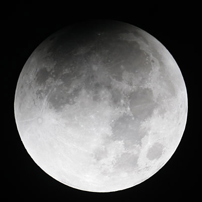 Mond um 01:43 UTC