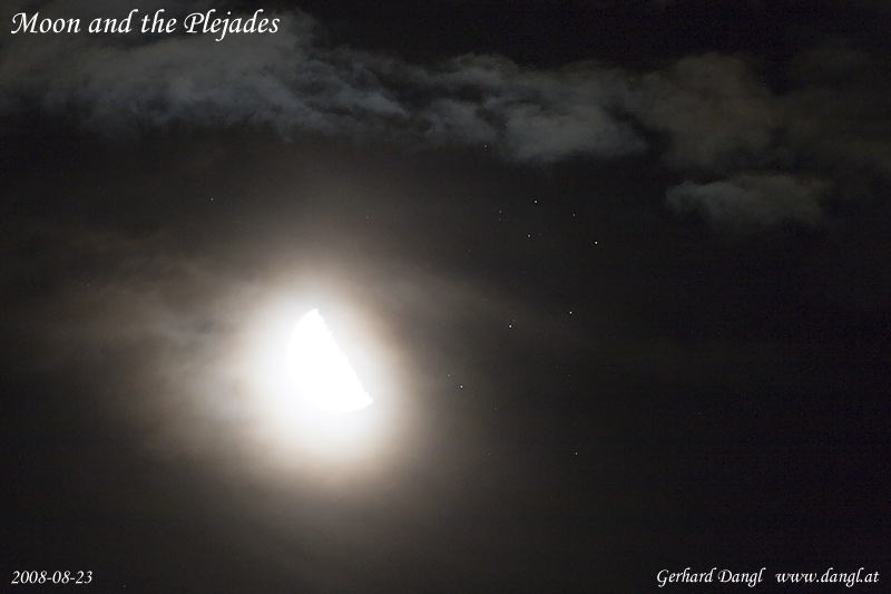 Der Mond bei den Plejaden (M45)
