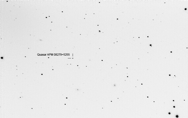 Quasar APM08279+5255 am 22. März 2009