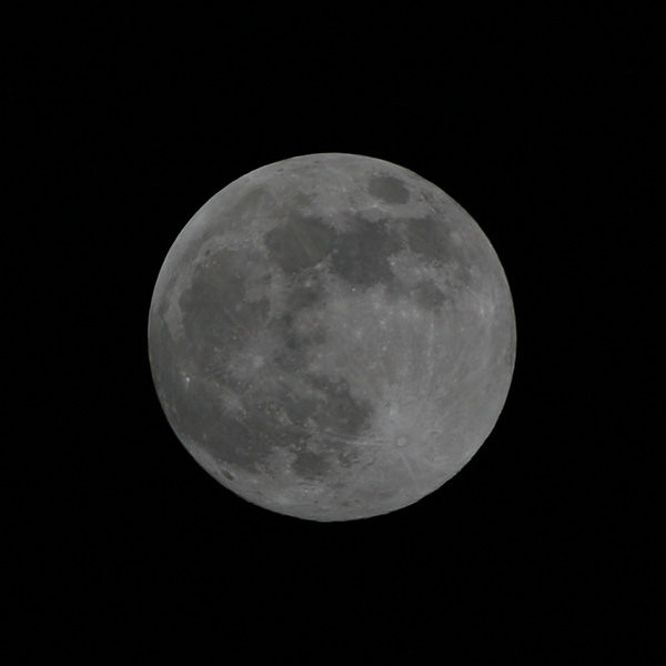 Moon on January 10, 2009 at 19:32 UTC