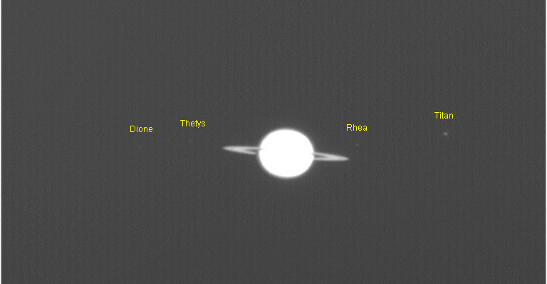 Saturn am 13. April 2009 mit Monden