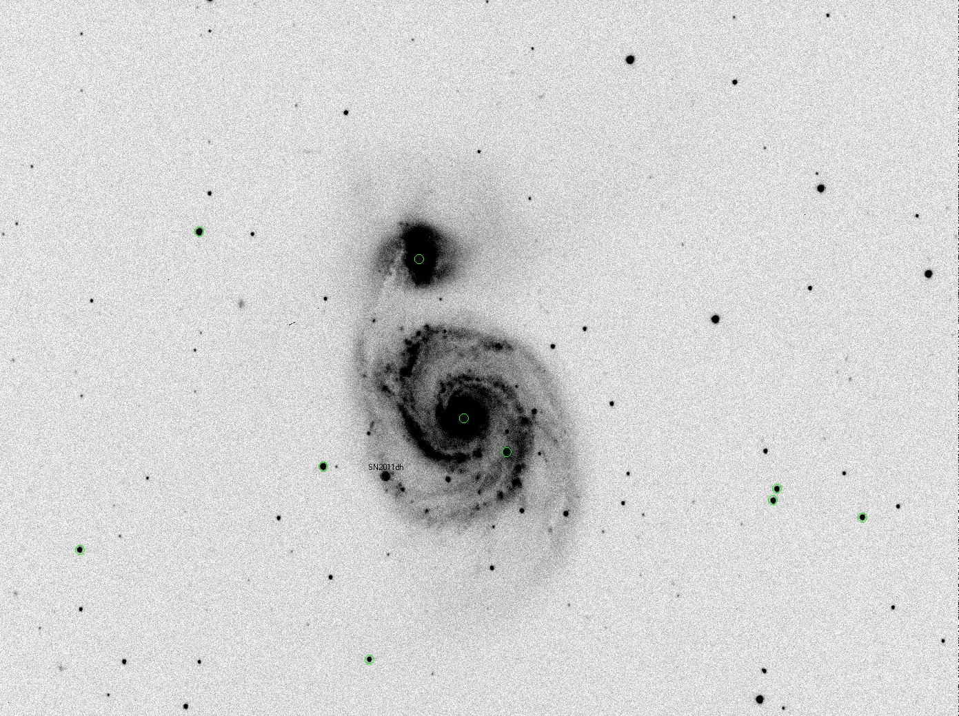 Supernova SN2011dh Messung von Position und Helligkeit