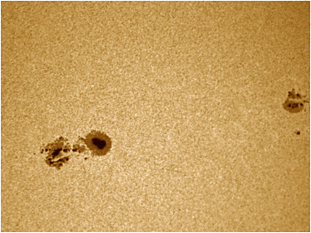 AR11263 und AR11261 im Weißlicht