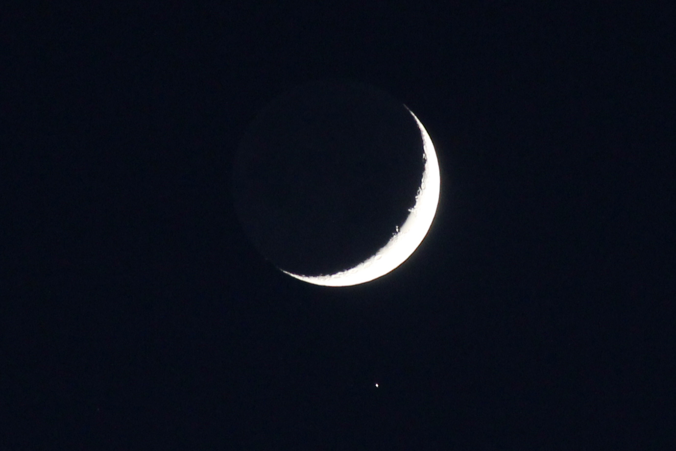 Mond, Aldebaran und Venus am 21. April 2015