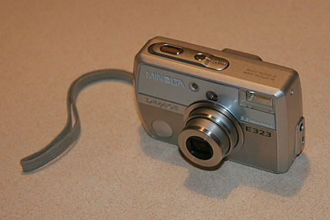 Minolta Dimage E323