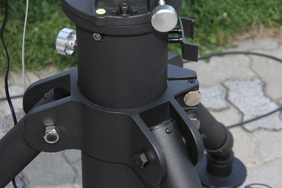 EQ8 tripod